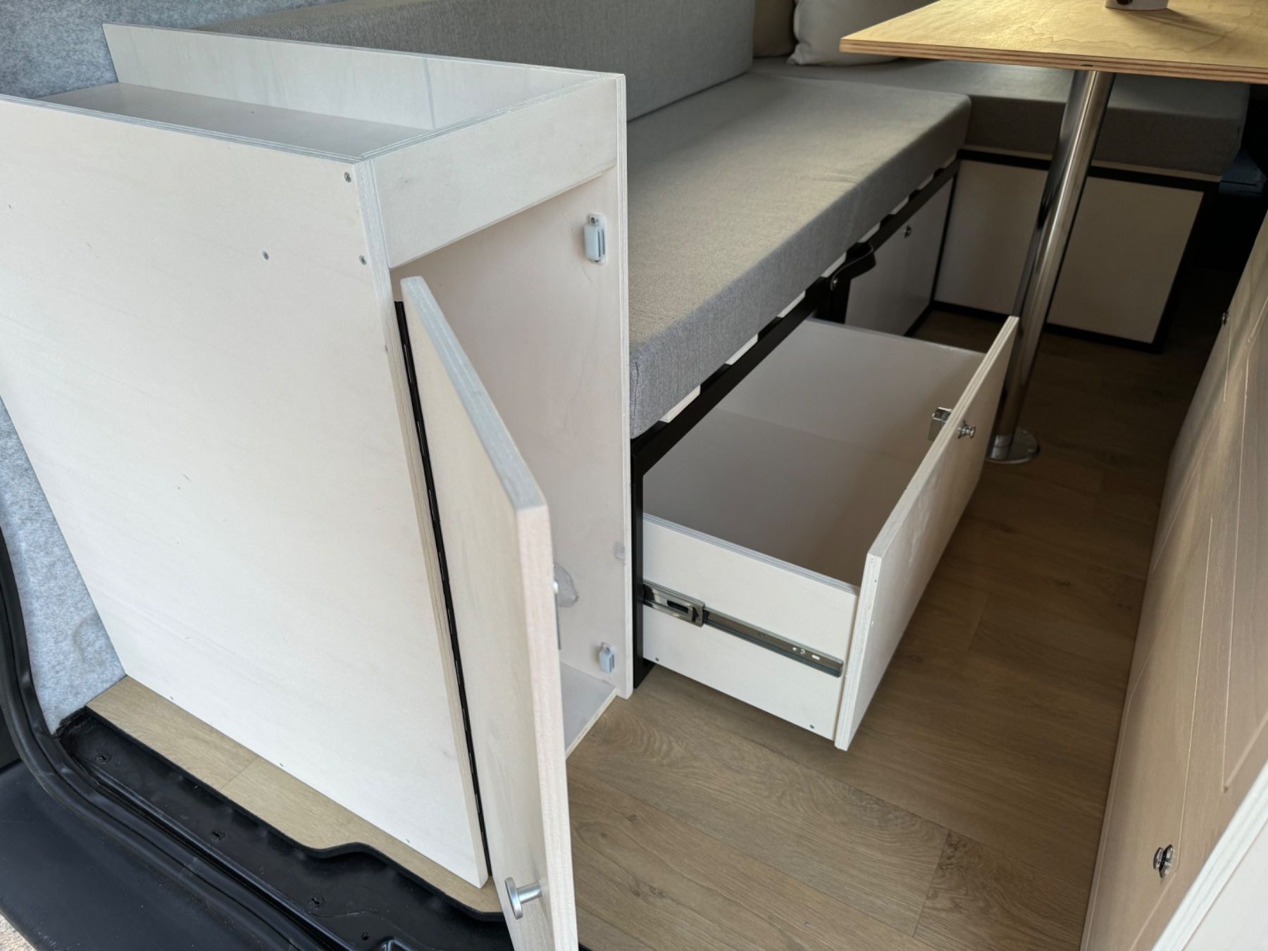 Renault Veicoli da campeggio: Renault Trafic Saranda Camper Wohnmobil – Usato da Winterthur venduto da CamperBau 5