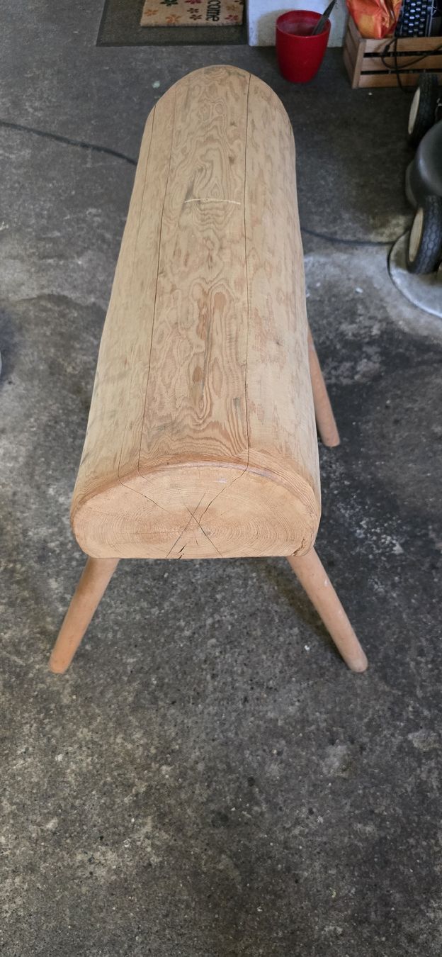 Holzartikel: Massiver Holzbock mit 4 Beinen  – Gebraucht aus Waltenschwil von riggeli61 1