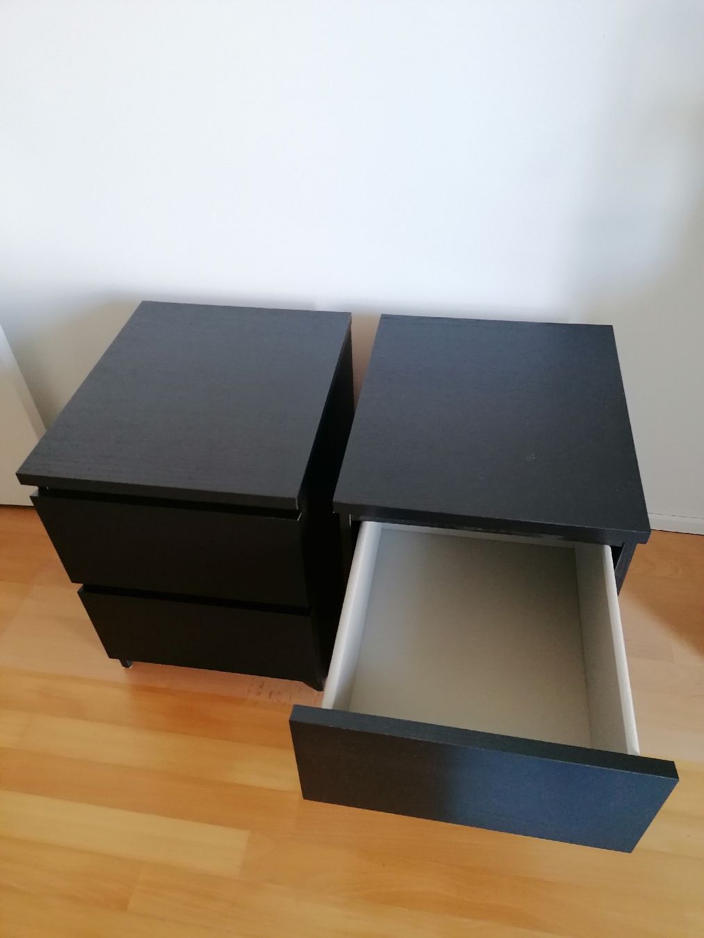 Comodini: Two IKEA Nachttische Bedside Tables Dark Brown/Black – Usato da Zürich venduto da thesuccessnow 1