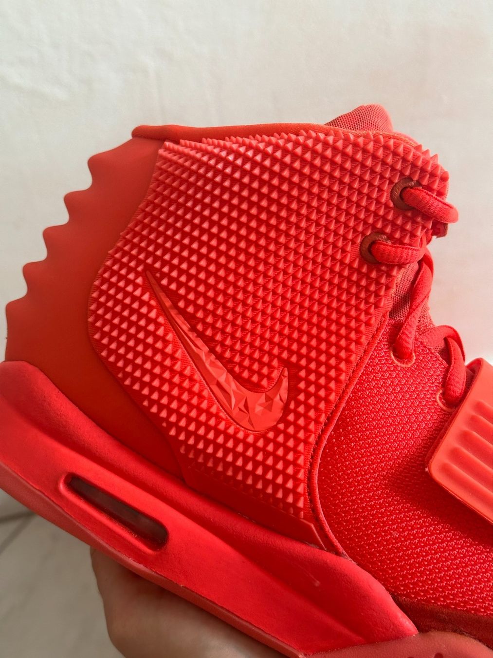 Nike Scarpe da uomo: Nike Air Yeezy 2 SP Red October Authentic Deadstock US 13 – Nuovo (secondo la descrizione) da Zürich venduto da maruos 3