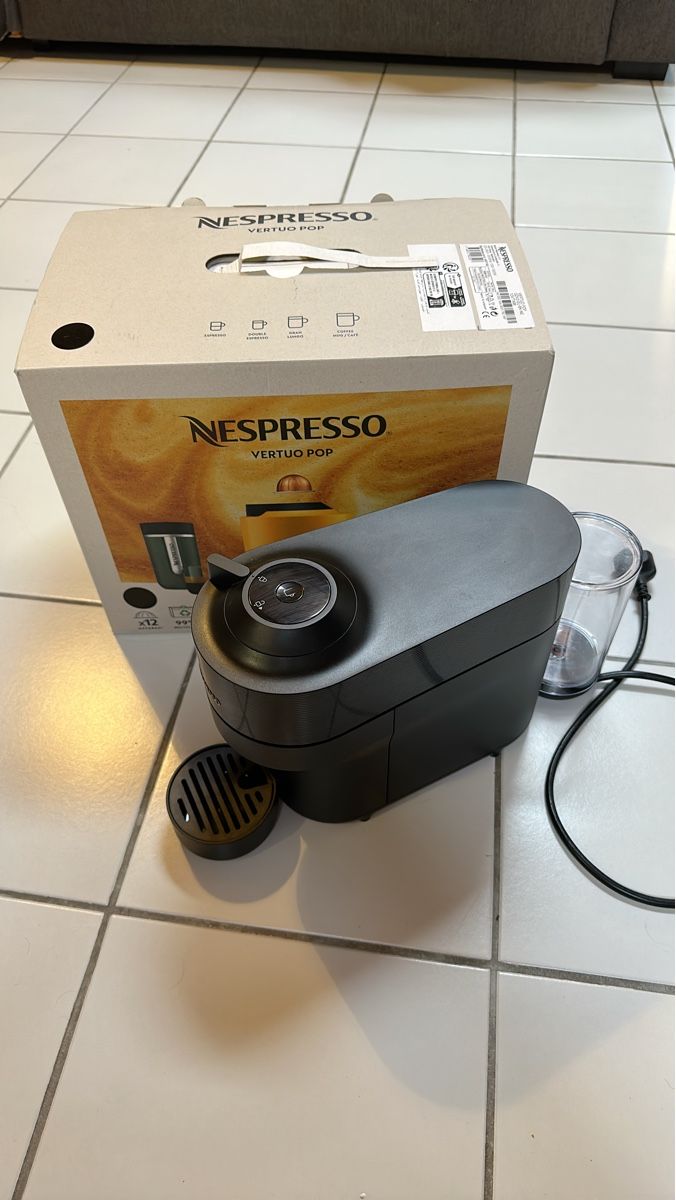 Nespresso Macchine per caffè & Macchine per espresso: Nespresso Vertuo Pop Coffee Machine Black Excellent – Usato da St. Gallen venduto da S_rnw2 1
