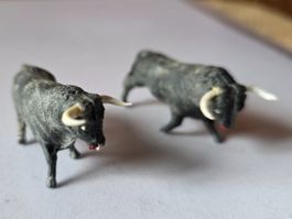 2 kleine Kampf Stier Figuren 5 cm