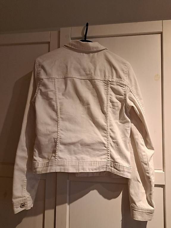 Only Giacche: Weisse Jeansjacke in Grösse 36 – Usato da Schmerikon venduto da Nicole0120 1