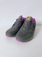 Nike Air Max 1 Sneaker Dunkelgrün / Lila Gr. 45 NEU