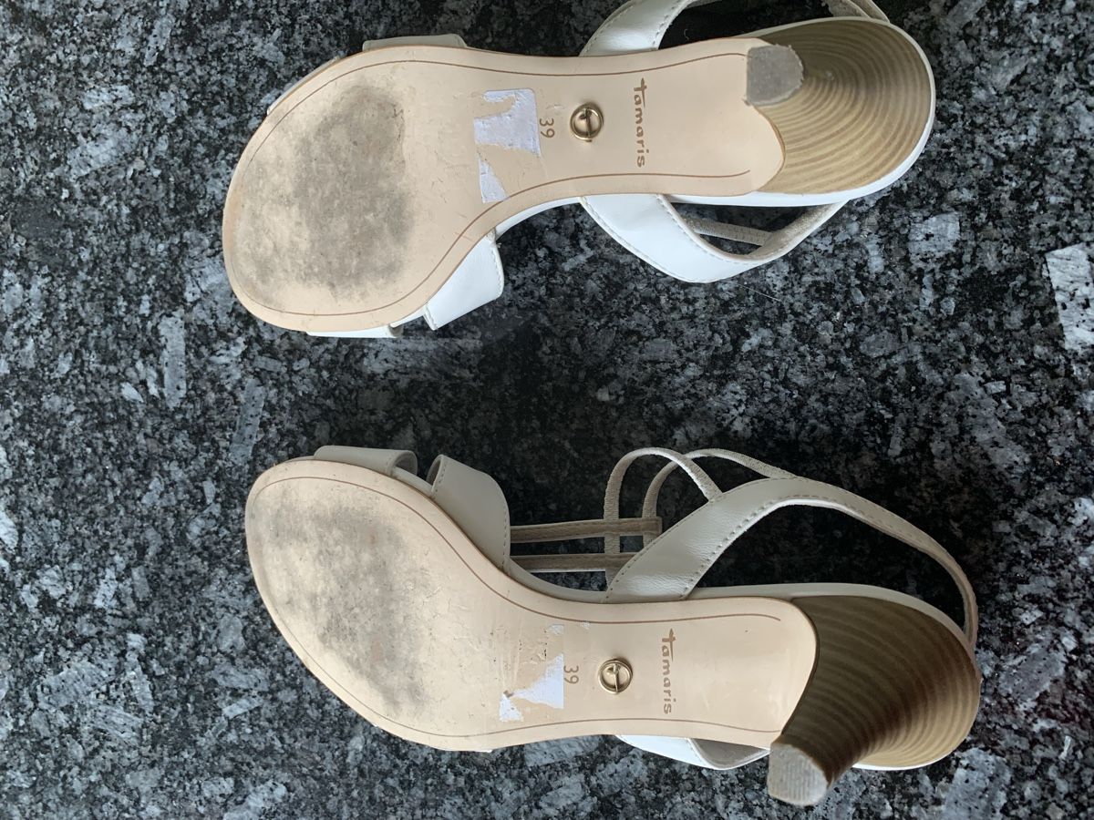 Scarpe da donna: Weisse Tamaris Sandalen Grösse 39  – Usato da Aathal-Seegräben venduto da Squiki 1