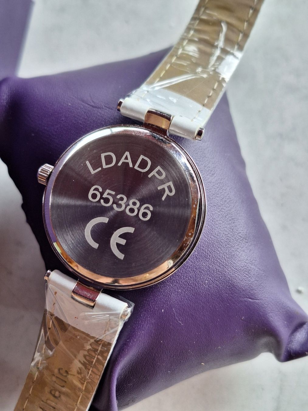 Orologi: DAMEN ARMBANDUHR – Nuovo (secondo la descrizione) da Huttwil venduto da Kunterbuntli 2