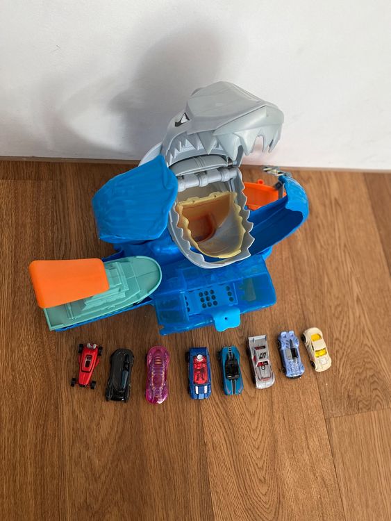 Hot wheels Hai Angriff inkl. 8 Autos Kaufen auf Ricardo