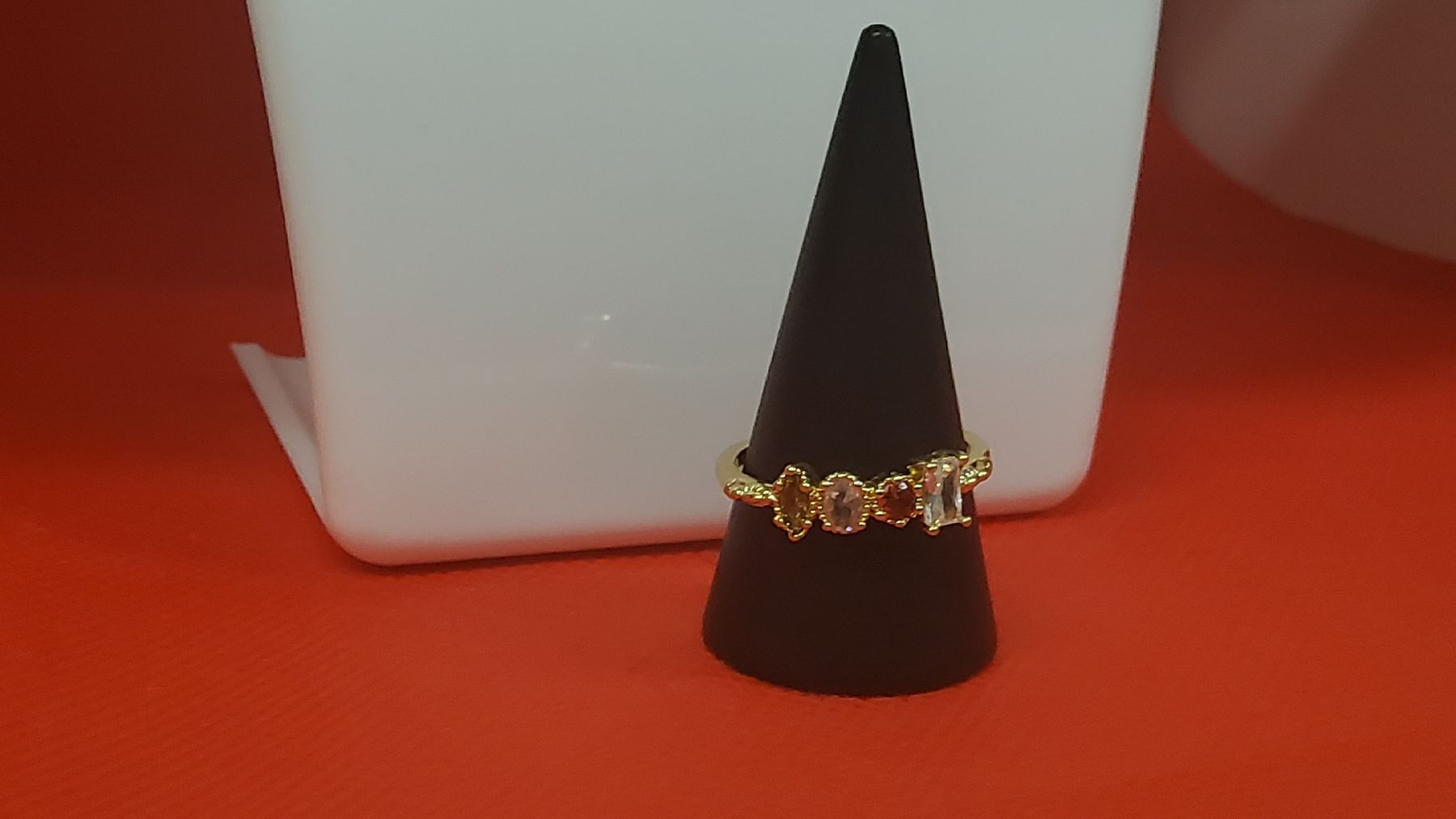 Anelli: Modisch  Ring mit bunten Steinen, Grösse 57Neu! – Nuovo (secondo la descrizione) da Herisau venduto da Nluanalucas