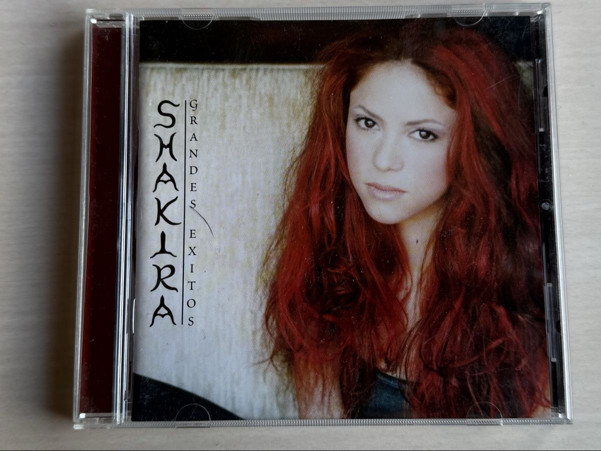 CD: Shakira - Grandes Exitos CD Album 2002 – Usato da Oberried Brienz venduto da Chyara