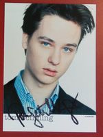 Tom Schilling Autogramm signiert Fotopostkarte 10x15cm