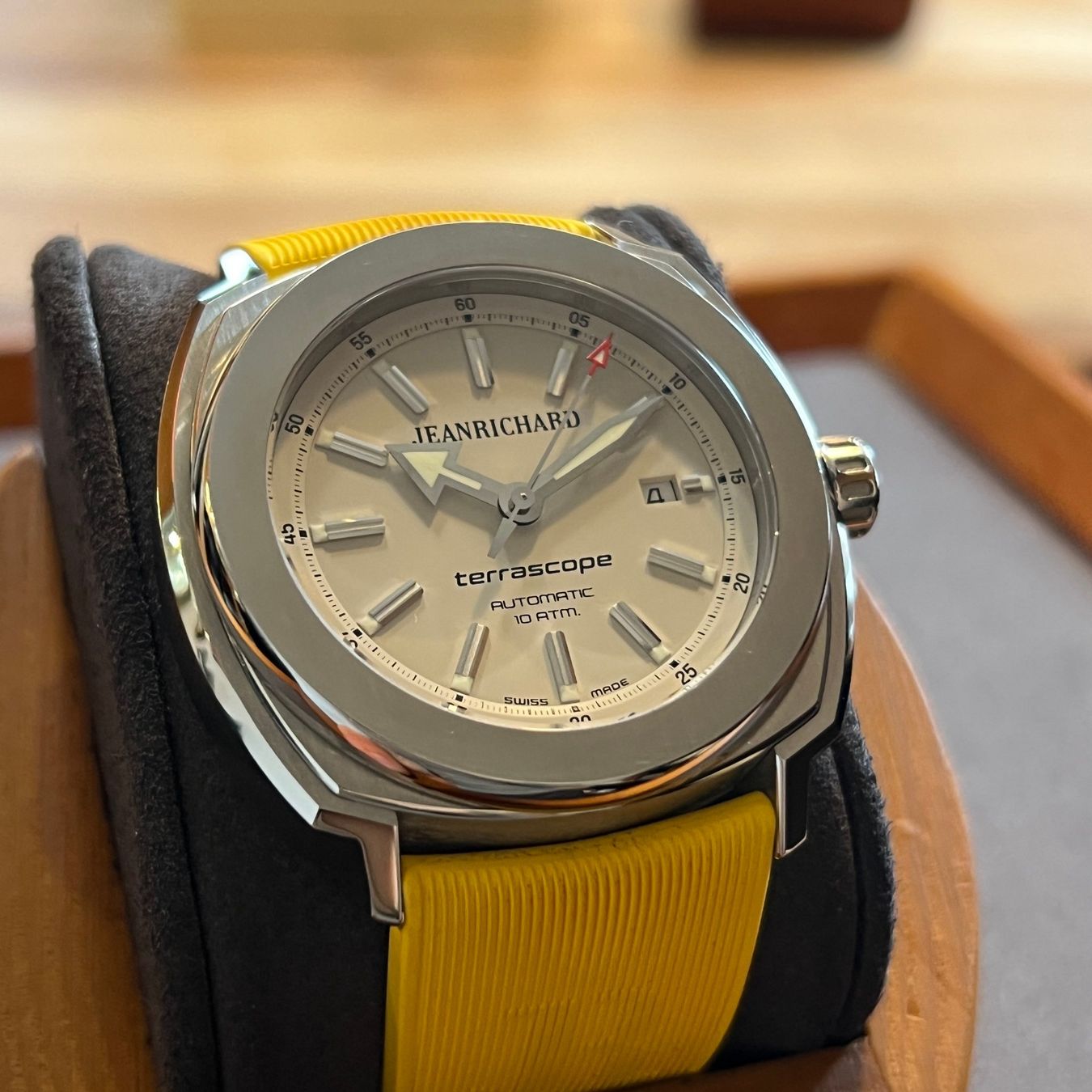 JeanRichard Uhren: JeanRichard Terrascope Silver Dial Automatic Date 60500 – Gebraucht aus Carouge GE von Watchaser 1