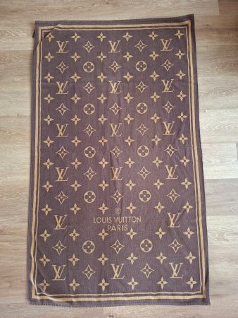 LOUIS VUITTON BADETUCH MONOGRAM