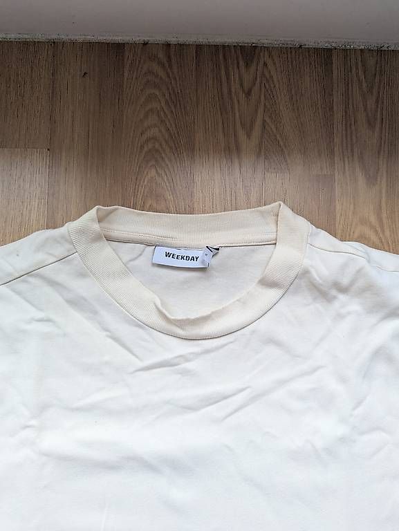 Weekday T-shirt: Weekday Great T-Shirt Small – Usato da Olten venduto da noa_996k 2