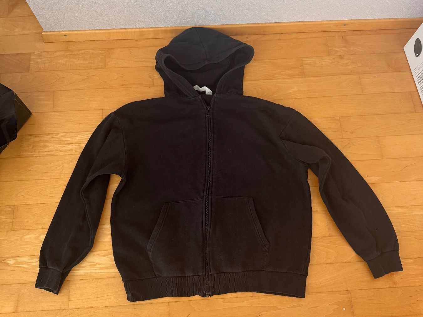H&M Maglioni & Felpe: Pullover mit Reissverschluss schwarz, Gr. 158/164 – Usato da Uster venduto da Niamgro