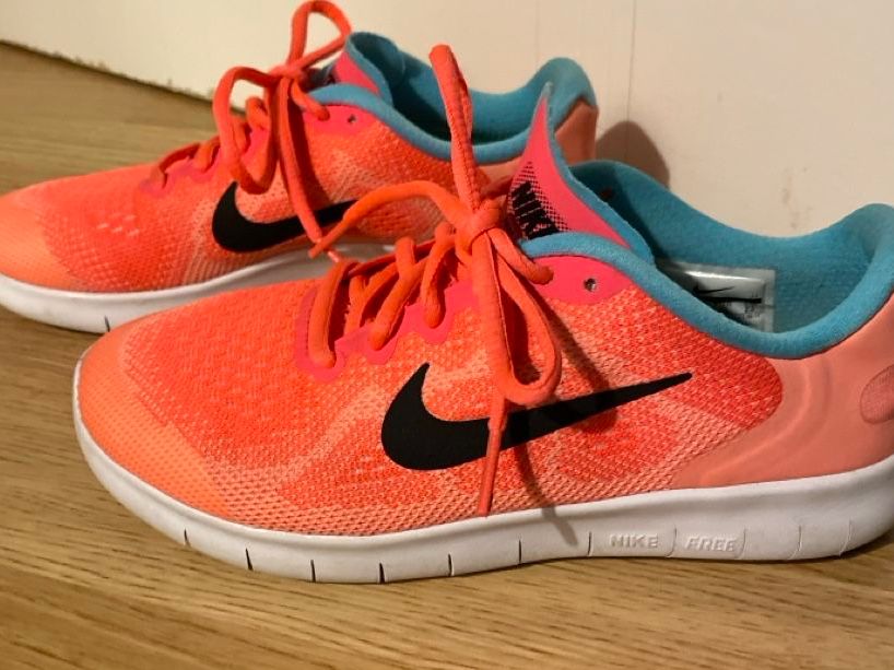 Nike Damenschuhe: NIKE FREE RUN  Schuhe in fresh orange – Gebraucht aus Zürich von sheijla