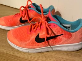 NIKE FREE RUN  Schuhe in fresh orange