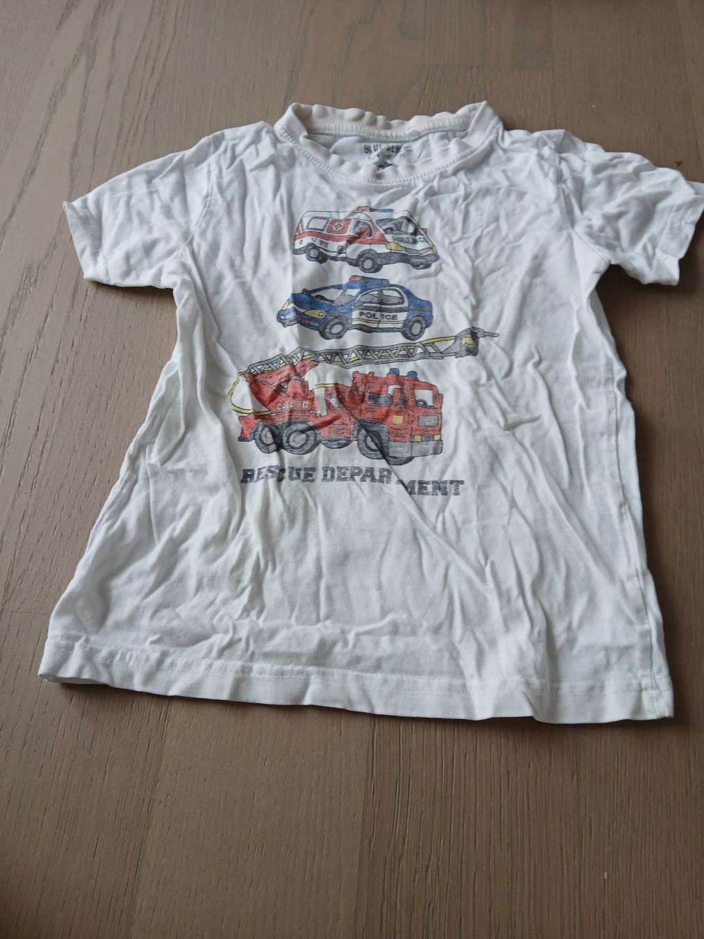 Lotti & Set di vestiti: Kleiderpaket, 5 T-Shirts, Gr. 104-110 – Usato da Dachsen venduto da Luna261081 5