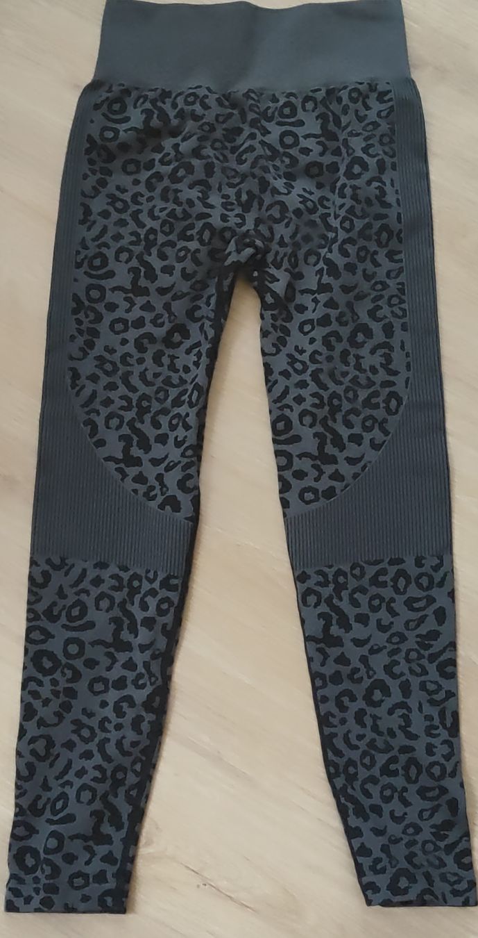 Leggings: Sport Leggings mit Leo-Muster – Nuovo (secondo la descrizione) da Erlinsbach SO venduto da xandra23