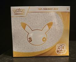Pokémon TCG: 30 Jahre Top-Trainer-Box - DE versiegelt