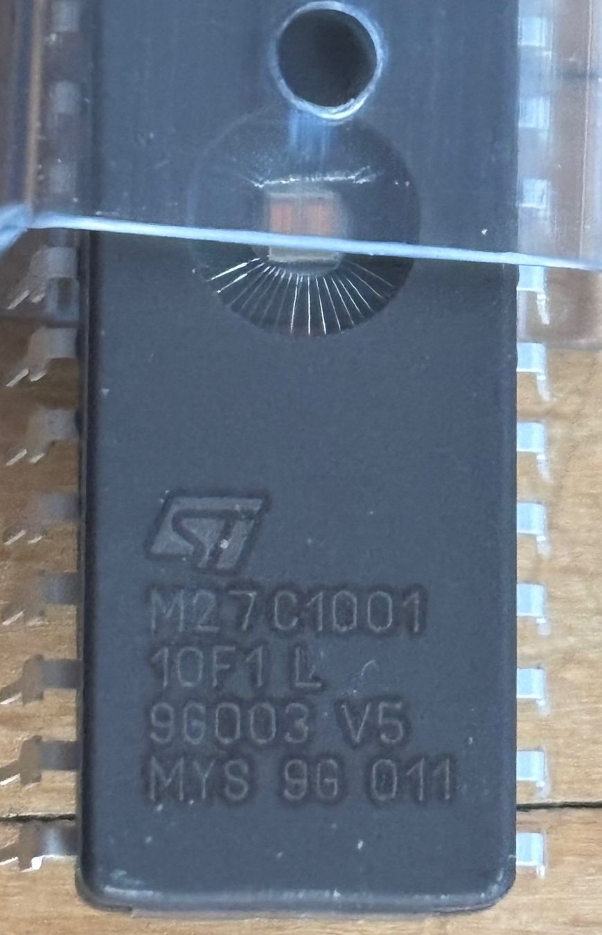 Componenti elettronici: 8 Stück M27C1001-10F1 UV EPROM Chip -  STMicroelectronics – Nuovo e nell'imballaggio originale da Bassersdorf venduto da Antaris01 2