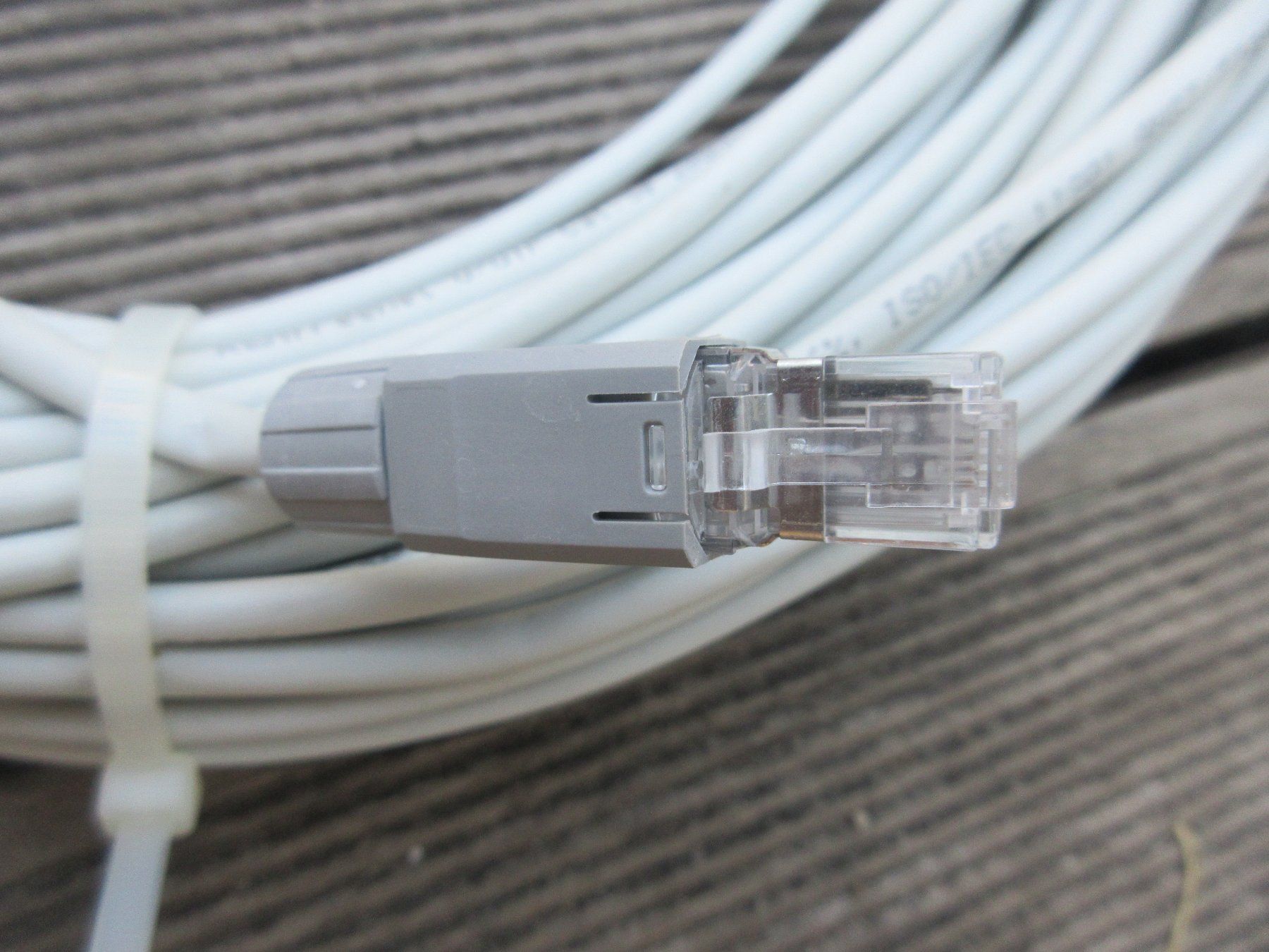 Câbles: Langes LAN-Kabel – D'occasion à Sirnach par Formalin 1