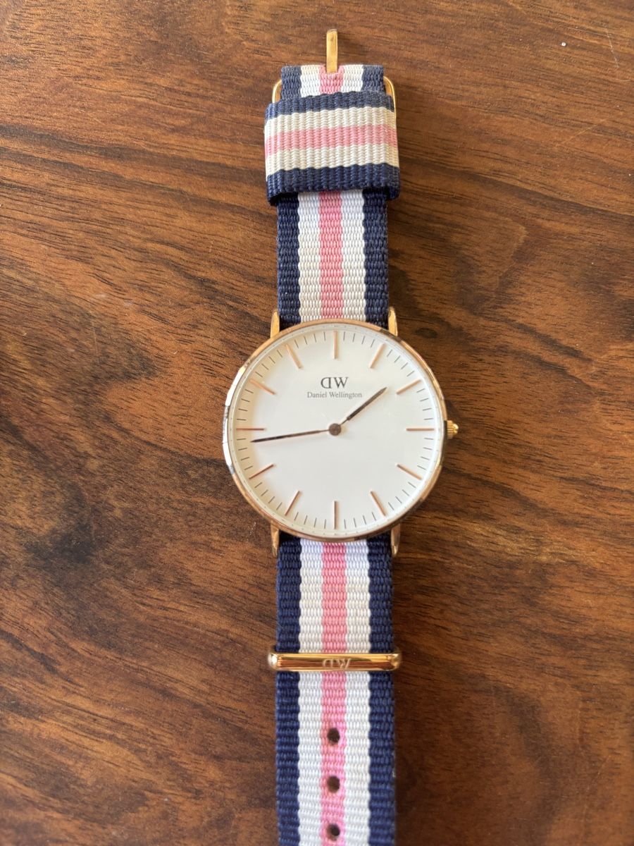 Daniel Wellington Orologi: Daniel Wellington Uhr mit Stoffarmband – Usato da Dürnten venduto da stefan-kuenzli