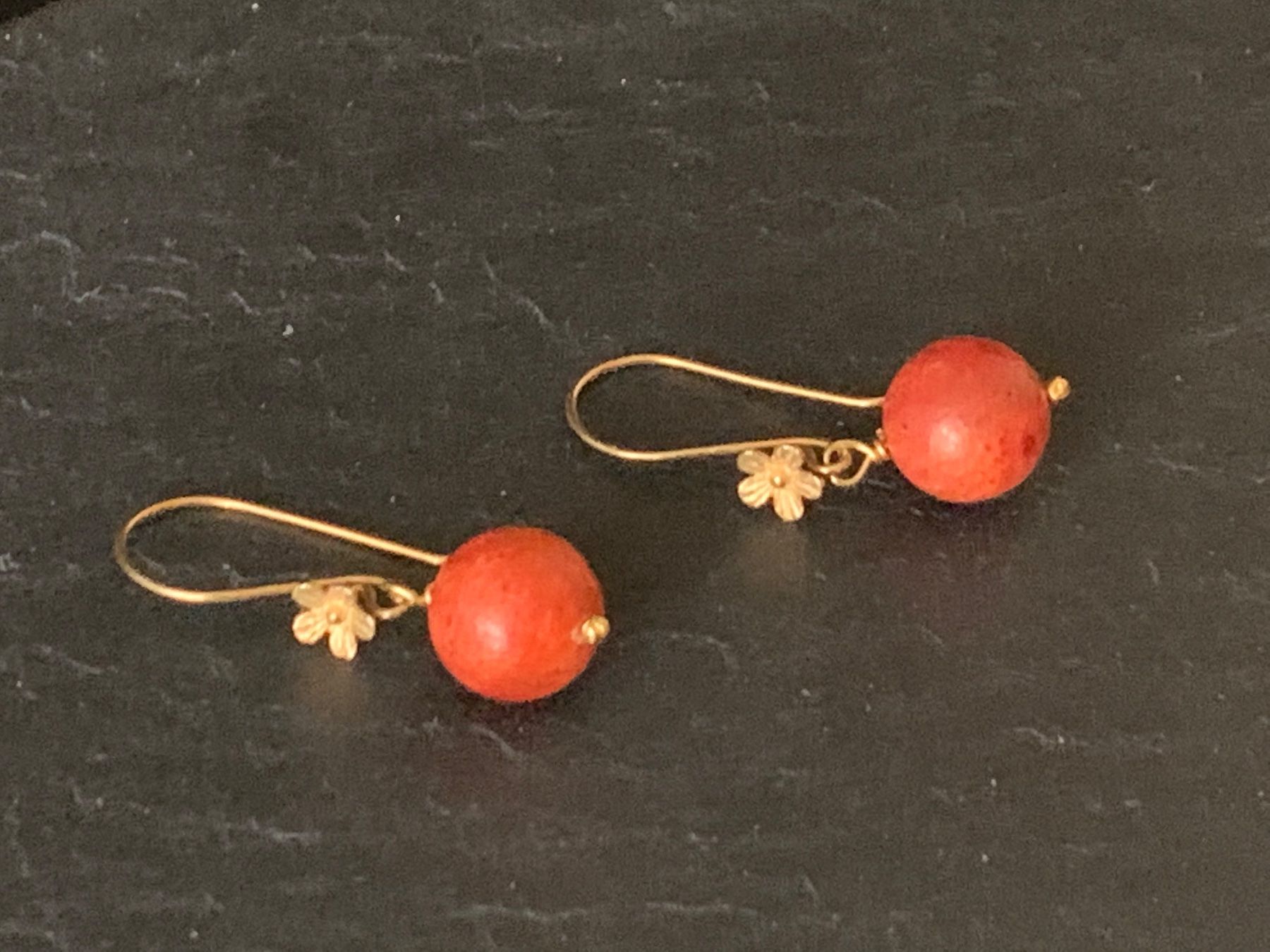 Ohrringe & -stecker: Rote Korallen Ohrringe - Silber Vergoldet – Neu und originalverpackt aus Rüschlikon von ThereseJewelryDesign 1