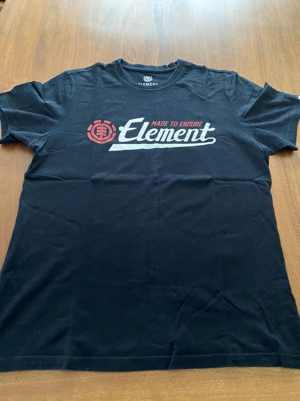 T-shirt: T-Shirt von Element Regular Fit – Usato da Schwyz venduto da Trofana
