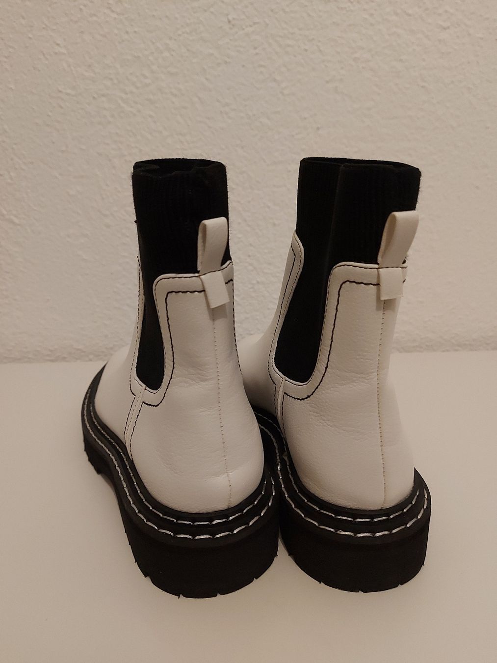 Chaussures femmes: Stiefel, Stiefelleten, Boots – Neuf avec emballage d'origine à Brig par Mak_s2v9 1