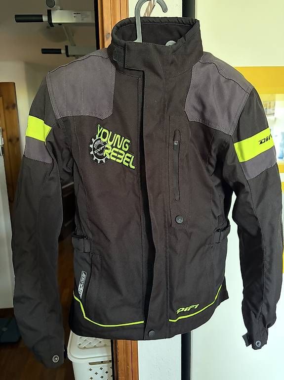 Vestes & Manteaux: Kinder-Motorrad-Jacke – D'occasion à Savosa par Rovellopt-