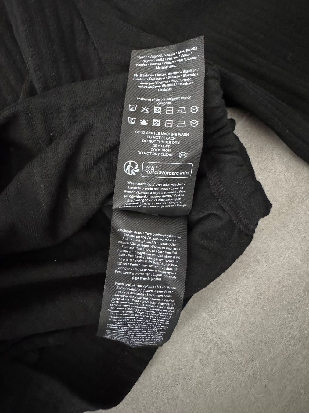 Only Maglioni & Felpe: ONLY Langarmshirt schwarz gerippt mit Bindebändern Grösse M – Usato da Frick venduto da Cirilla 5