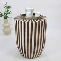 Table d'appoint marocaine en noyer, fabriquée à la main