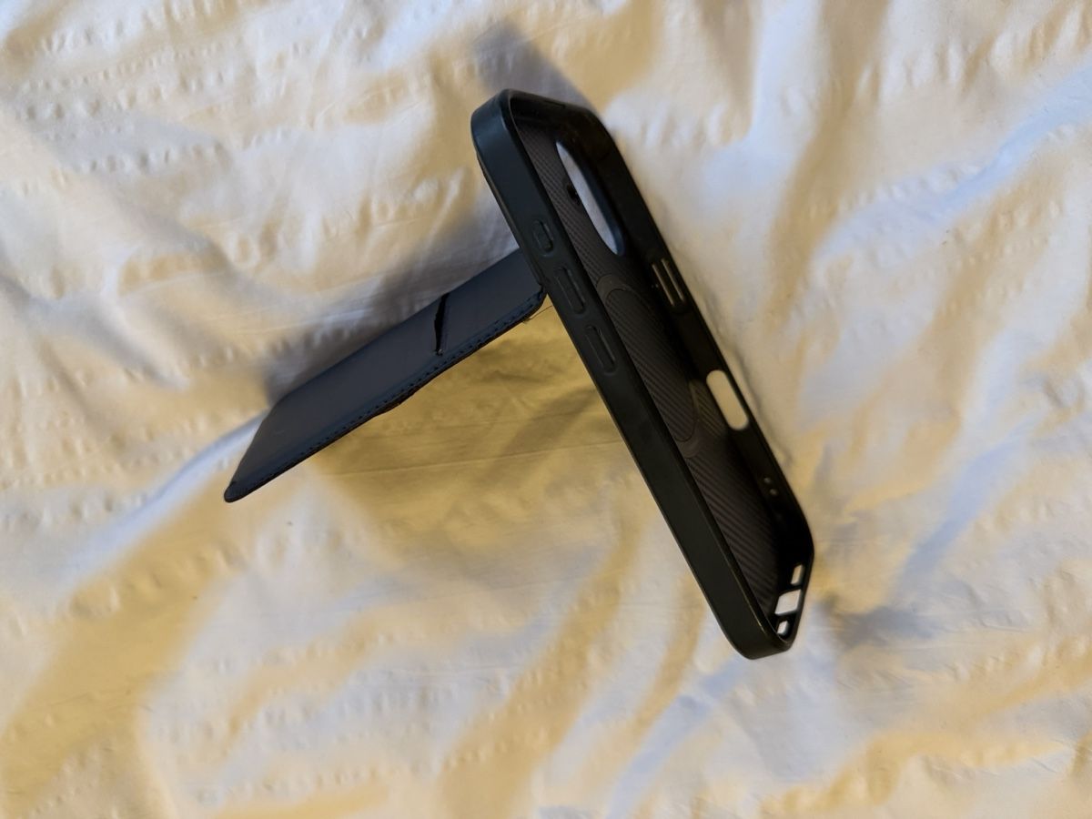 Apple Cover & Protezioni schermo: Handyhülle schwarz mit Ständer fast neu – Usato da Necker venduto da martin_zizou