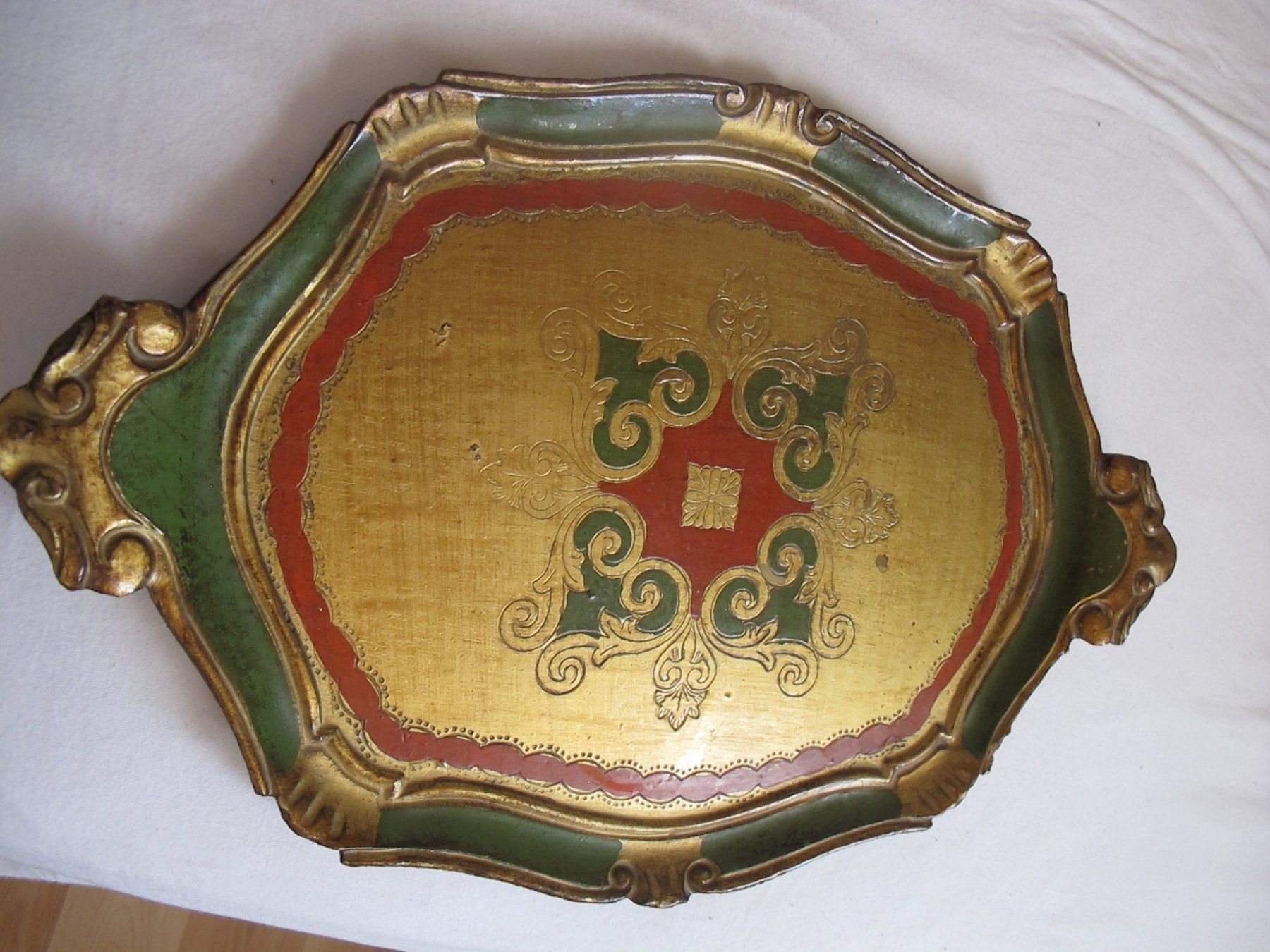 Servierplatten: Antikes Holztablett, Gold verziert, Vintage – Gebraucht aus Löhningen von Chimae67