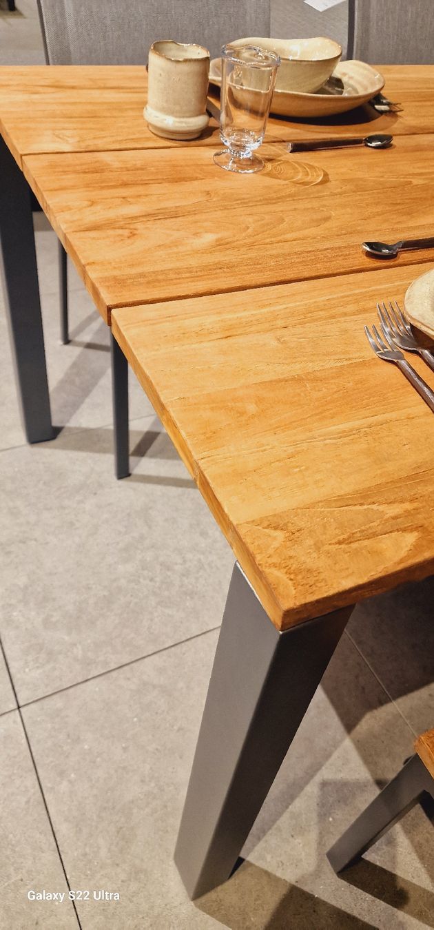 Tables: Tisch  – Neuf avec emballage d'origine à Oetwil a.d. Limmat par Rebi_reina 3