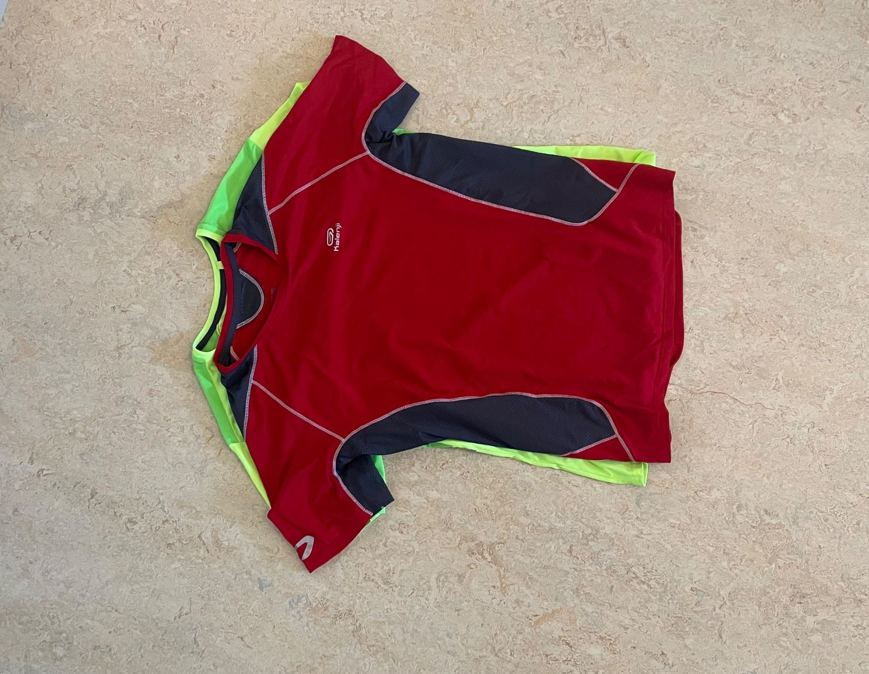 T-shirt: Kalenji Running Shirt Grösse M Rot – Usato da Zürich venduto da k42m