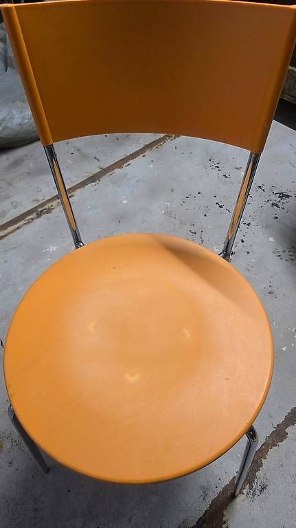 Sedie: Zu verschenken: Oranger Stuhl – Usato da Bern venduto da GieFFe 1