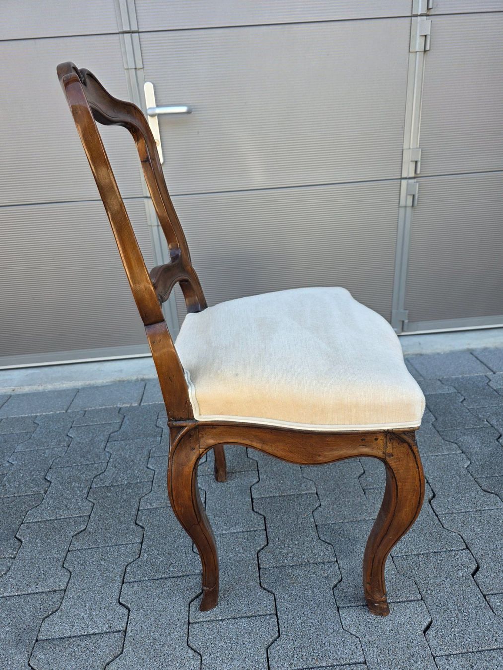 Stühle: klassischer Vintage Stuhl Hocker Sessel – Gebraucht aus Walterswil BE von Lonitti 1