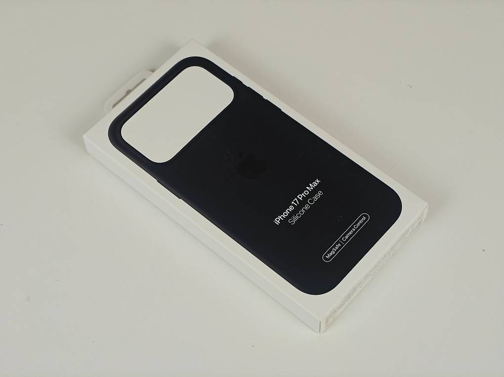 Apple Covers & Schutzfolien: Apple Silicone Case Black - iPhone 17 Pro Max – Gebraucht aus Seon von mrwolfie