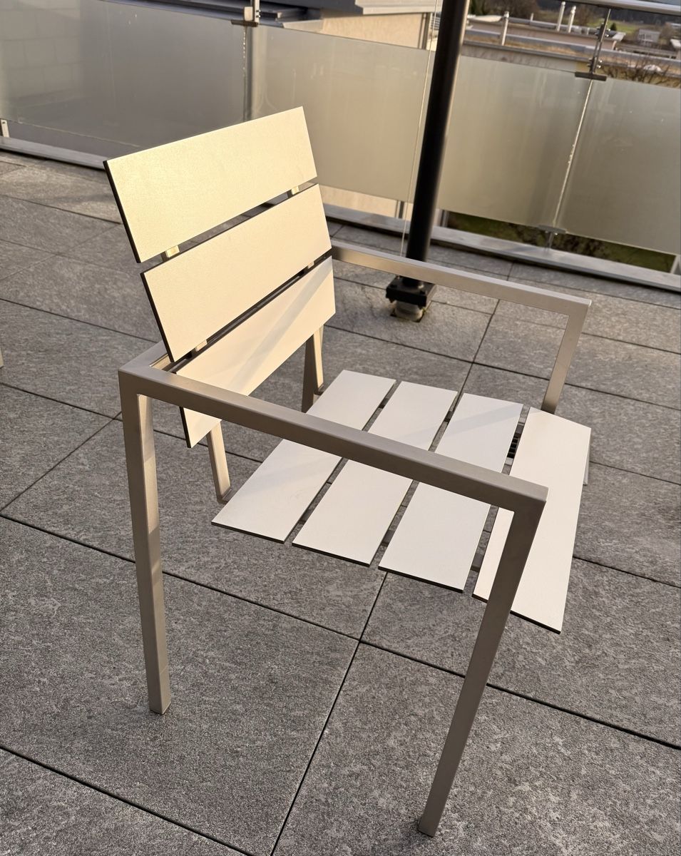 Stühle: 4 Gartenstühle, robust und wetterfest – Gebraucht aus Worb von Soben