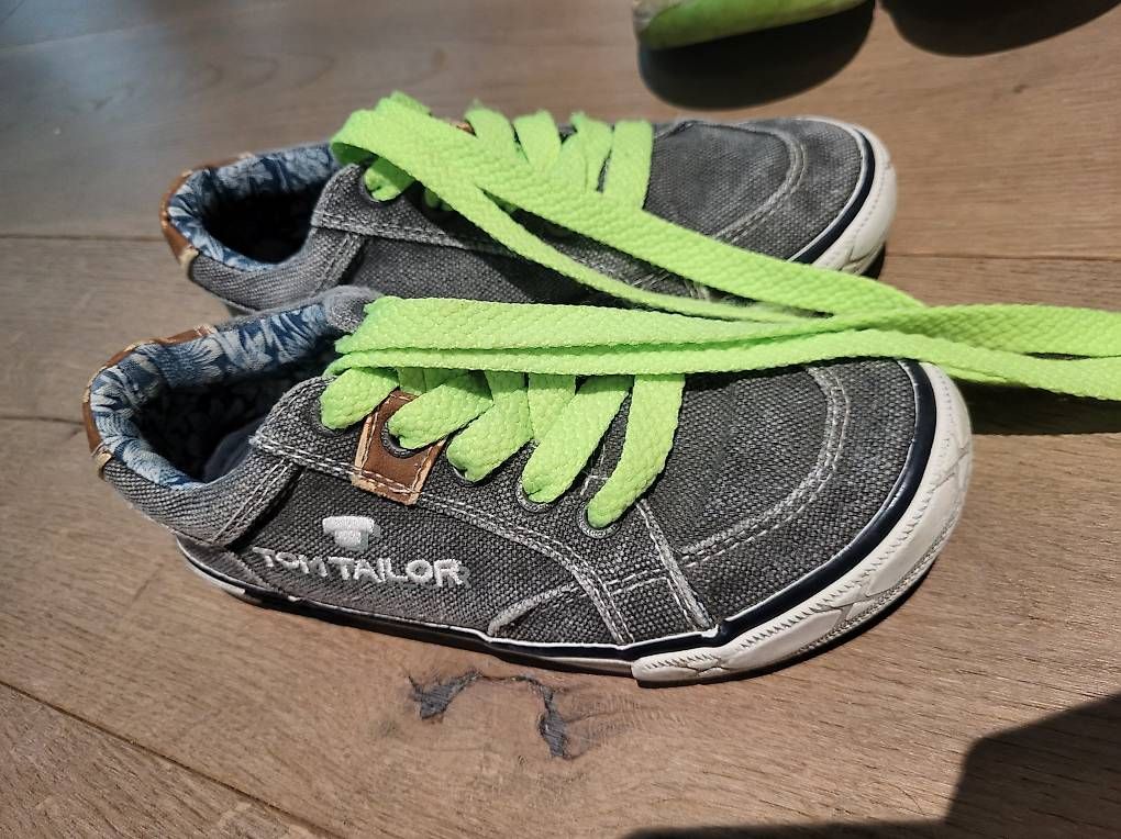 Scarpe per ragazzi: Tom tailor Stoff sneaker grösse 32 grau grün  – Usato da Schänis venduto da Sonntagskind89
