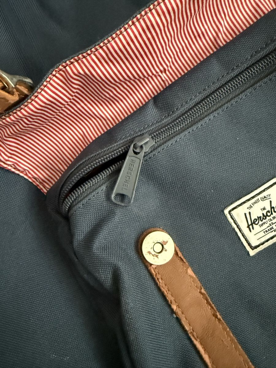 Herschel Zaini: Backpack Rucksack Herschel blue damaged with red pattern – Difettoso da Baden venduto da LucyPeckam32 7