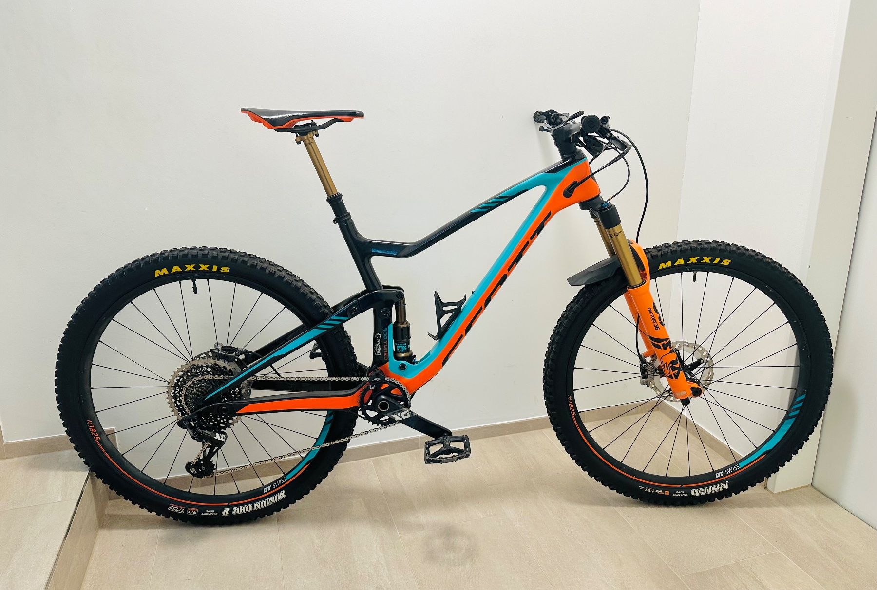Scott Biciclette: Scott Genius 900 Tuned mit XTR Bremsen – Usato da Sempach venduto da suissero_loco