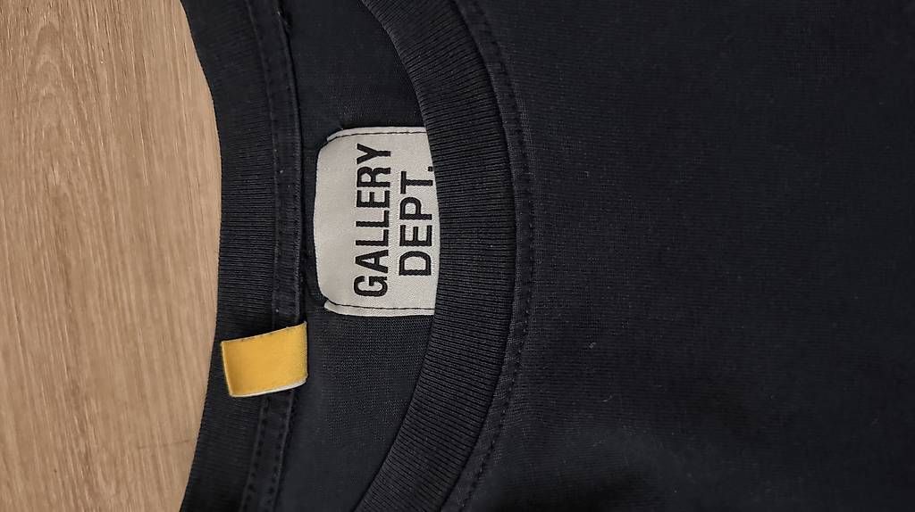 T-shirt: Gallery Dept T – Usato da Neuhausen venduto da agh_g2nd 1