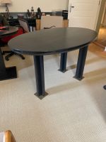 Ovaler Schreibtisch