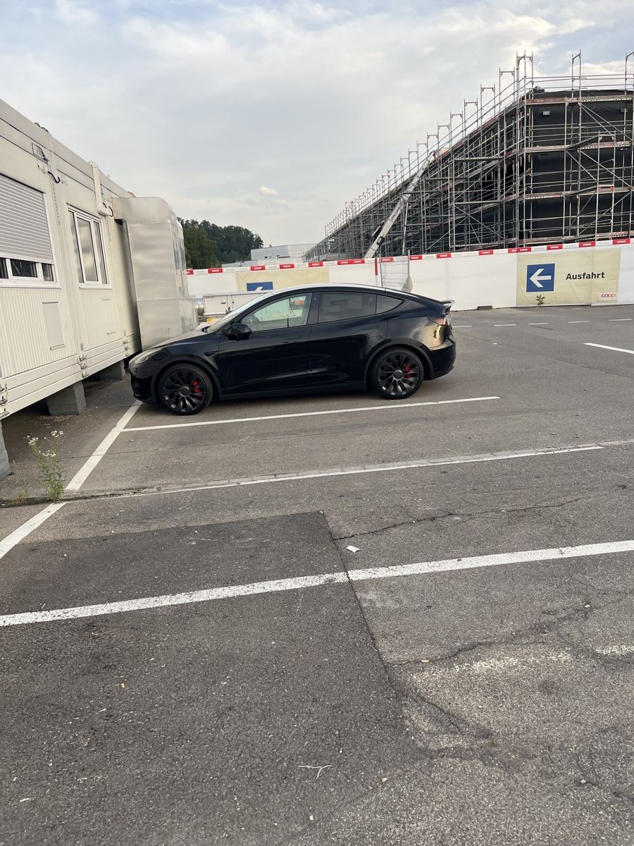 Tesla Automobili: Tesla Model Y Performance, Schwarz – Usato da Bachenbülach venduto da N.Sonja 6