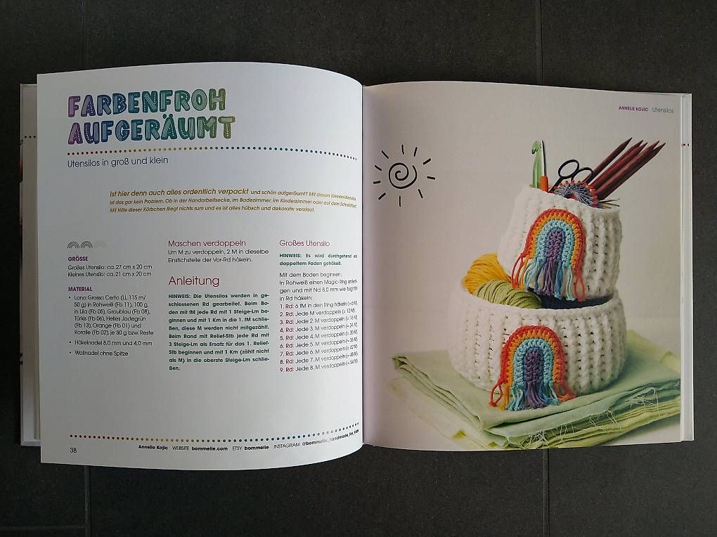 Livres: Das bunte Regenbogen Strick- und Häkelbuch – D'occasion à Schlieren par elisa_zh 2
