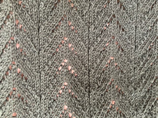 Pullover & Sweatshirts: Handgestrickter Pullover mit Lochmuster – Gebraucht aus Luzern von Poppili 3