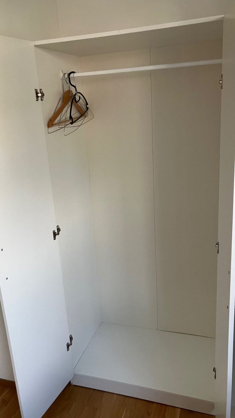 Schränke: Kleiderschrank, gebraucht – Gebraucht aus Root von kimvbui 4