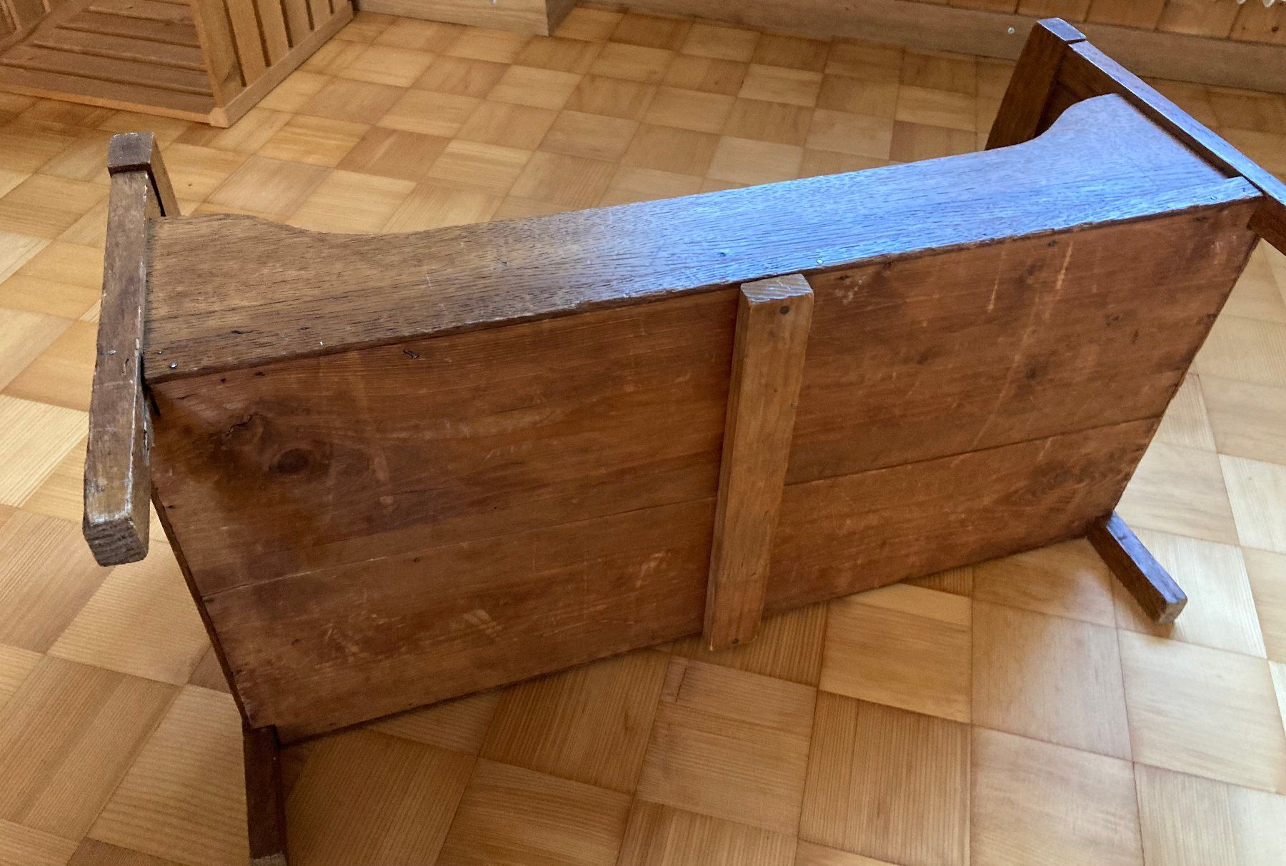 Carrozzine per bambole: Antikes Puppenbett aus Holz – Usato da Liebefeld venduto da Rhy19 2